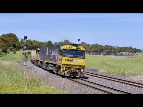 Pacific National MP4 Container Train Climbing Lovely Banks - PoathTV