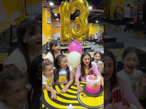 Celebrando el cumpleaños de @LARACAMPOS con @Kardenashk3 y @LosMeniquesDeLaCasa 😍🥰