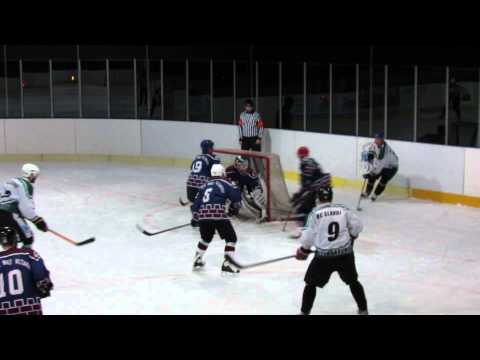 Hluboká n.Vlt. Knights - Č.Krumlov 4:7, 2014-15 (zákrok Františka Daška proti Romanovi Uhlířovi)