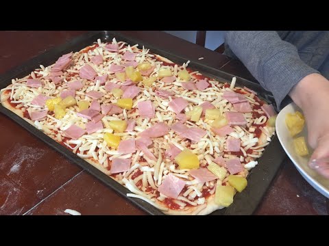 Ham and pineapple pizza !! At home