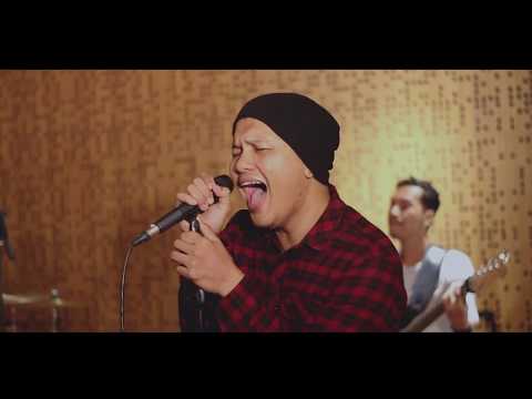 TAK PERNAH PADAM ( SANDHY SANDORO COVER BY PASSION )