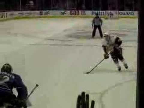 Daniel Briere scores in shootout