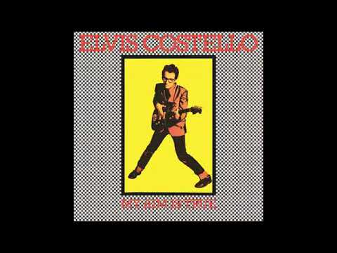 Videoclip de Watching The Detectives (Single Version) — Elvis Costello