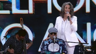 Simone canta &quot;Então é Natal&quot; no Domingão com Huck