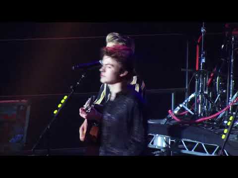 Video thumbnail for Let Me Down Slow (Live at the O2)