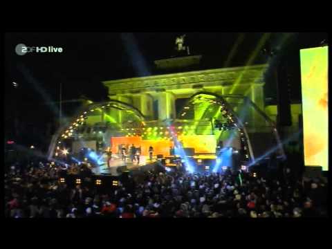 LOONA vs MOVETOWN "El Cucaracho" @ Brandenburger Tor ZDF Willkommen 2011