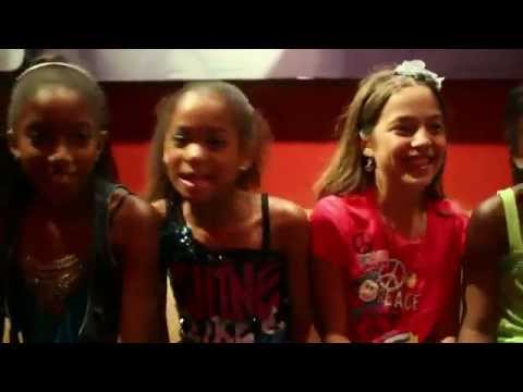 Nicki Minaj: Starships (Cover by 9 year old Nadia Ryann)