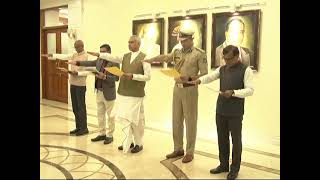 27.10.2025: राज्यपालांनी राजभवनातील कर्मचारी व अधिकारी यांना भ्रष्टाचार निर्मूलनाची ‘सत्यनिष्ठा प्रतिज्ञा’ दिली;?>