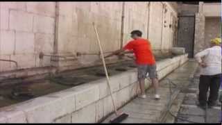 preview picture of video 'Cleaning della Fontana Grande - Rionero in Vulture - PZ (HD)'