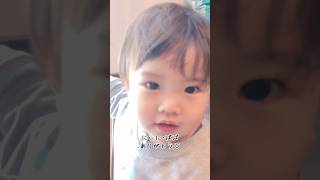 ゆうくんのはじめての雪だるま⛄ #赤ちゃん #赤ちゃんのいる生活 #生後12ヶ月 #1歳児 #初めてシリーズ #雪だるま #クォーター #三兄弟 #末っ子 #shorts #雪 #はじめての雪だるま