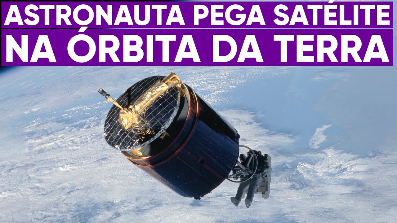 Astronauta pega satélite no espaço