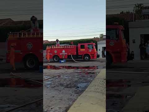 Carro baú pegou fogo em Quixaba Pernambuco