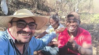 REPÓRTER MATUTO FAZ ENTREGA DE DINHEIRO PRA DONA SEBASTIANA E IRMÃO EDINALDO NO SERTÃO PERNAMBUCO.