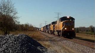 preview picture of video 'UP 4370 LEAD TRAIN MSSPR EAST ACROSS MAPLE RD. IN SUSSEX 10-16-10.MOV'