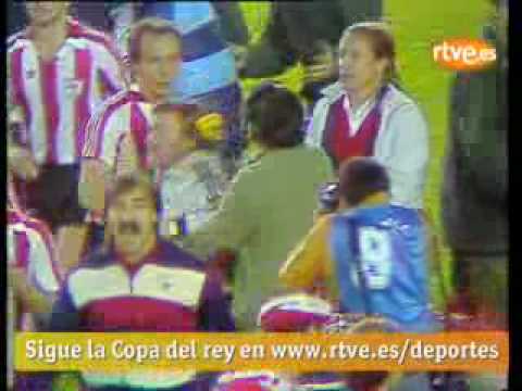 athletic vs barcelona pelea final de copa del 85.flv