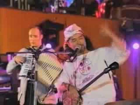 Shoukichi Kina & Ry Cooder - Subete no Hito no Kokoro ni Hana o