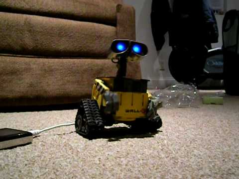 Wall-E dances to Jump Around
