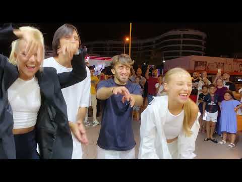 Çılgın Dondurmacı Mükemmel Grup Dans Şovu