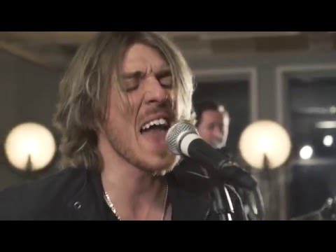 LOFT SESSIONS Petric | All She Wrote