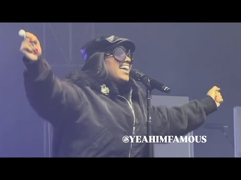 Jazmine Sullivan dedicates Lost Ones to her late & great mother LIVE at One Music Fest for her Bday