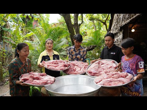 Small contribution, But big heart for Cambodian Refugees | Use pork to make food for Refugees