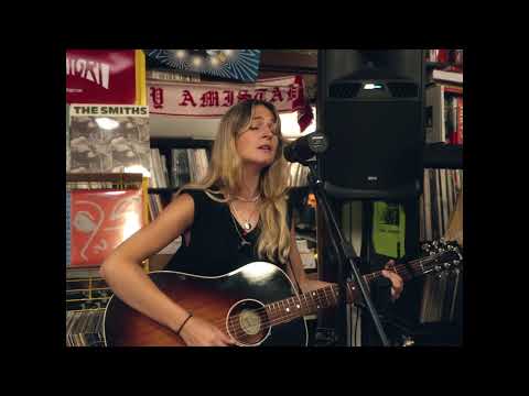 Lucila Ruiu - Quedarse en Buenos Aires (ULTRA LOCAL SESSIONS)