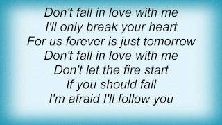 Barry Manilow - Don&#39;t Fall In Love With Me Lyrics_1