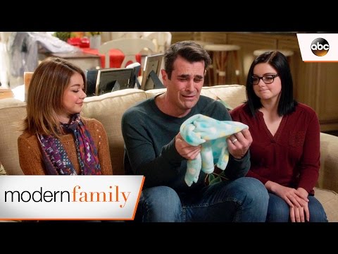 Phil Cries It Out - Modern Family 8x22