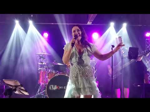 Saija Tuupanen @ eXmiehet - Kaksi oikein. Nuijamiesten lava, Ylikiiminki 9.8.2025.