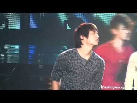 [fancam] 101001 SHINee jonghyun wink + flying kiss at hello rehersal @ MB