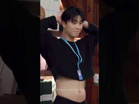 When a male KPop idol wears crop tops confidently…#moonbin #kpop #astro #shorts