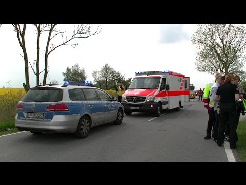 FÜNF KINDER BEI UNFALL ZUM TEIL SCHWER VERLETZT   RETTUNGSHUBSCHRAUBER IM EINSATZ