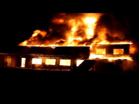 1/2 Zeer grote brand in oude sportkantine van VV Nieuw-Lekkerland