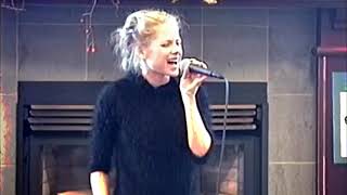 Avril Lavigne - Touch The Sky (LIVE 1999) + Avril in the studio