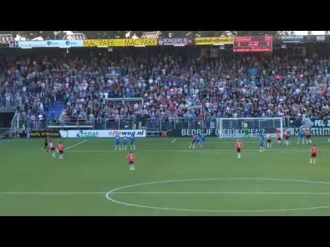 Isimat-Mirin scoort de 0-1 voor PSV uit in Zwolle