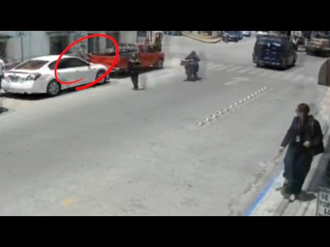 Momento del ataque armado en Salama, Baja Verapaz, Guatemala, herida Policía Municipal de Tránsito.