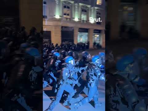 Manifestation et tensions à Paris pour la 6e soirée consécutive contre la réforme des retraites