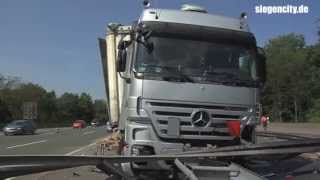 preview picture of video 'LKW durchbrach Schutzplanken - A45 / Wilnsdorf - 18.06.2013'