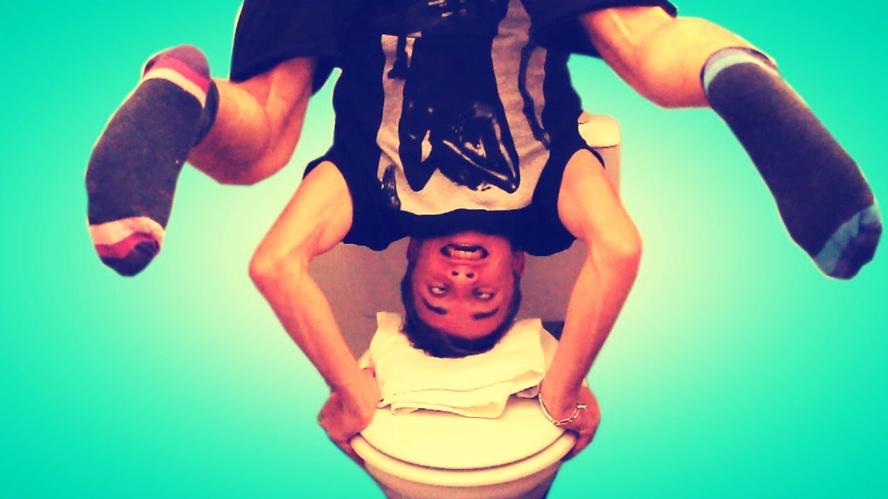 QUAND ON S'EMMERDE AUX TOILETTES ._. - Toilet Simulator - WTFF. thumbnail