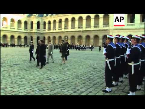 Brazilian President Dilma Rousseff arrives for talks with French ministers