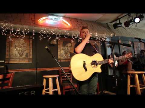 Kelsea Ballerini shows up at the Bluebird Cafe and surprises Landon Wall!!!