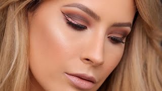 Cranberry Smokey Eye - Graphic Glitter Liner