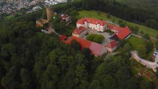 preview picture of video 'Rundflug über die Burg Staufeneck in Salach bei Göppingen'