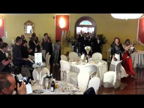 INGRESSO DIVERTENTE INVITATI AL RISTORANTE CON GINZA  LA MASSERIA - ANIMAZIONE FRANCESCO BARATTUCCI