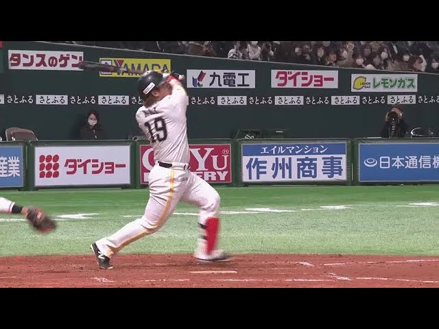 【3回裏】逆方向への一発!! ホークス・甲斐拓也がソロホームラン!! 2022年3月4日 福岡ソフトバンクホークス 対 千葉ロッテマリーンズ