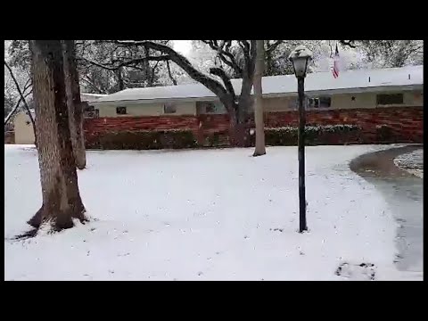 Snow falls in Temple, Texas