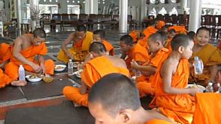 preview picture of video 'Wat Tang Sai ( Wat Thang Sai ) Ban Krut Meditation Center - Breakfast'