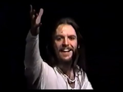 Lyceum-era staging: steel, scaffolds, crowds; the 1996 recording’s harder-edged sound reflected onstage