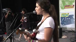 Hinds - "Easy" (Live at SXSW)