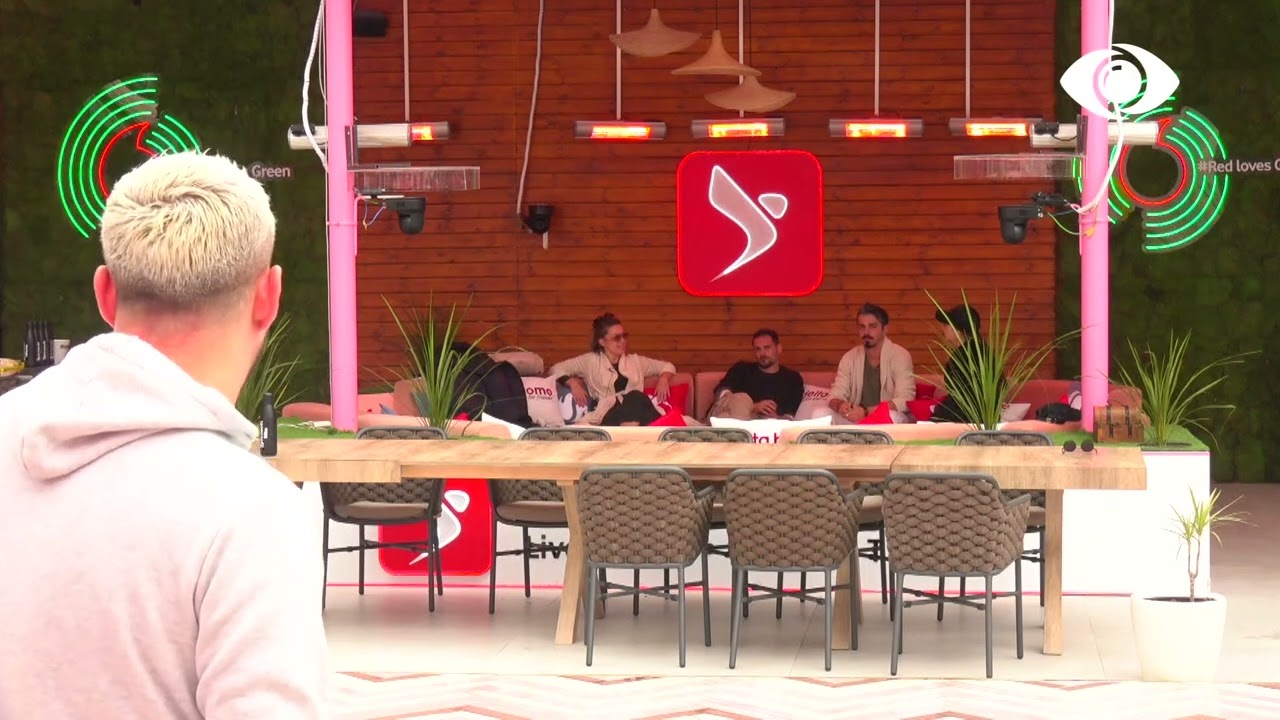 Je shumë i mirë/ Kush i'a bëri kafen Kiarës?